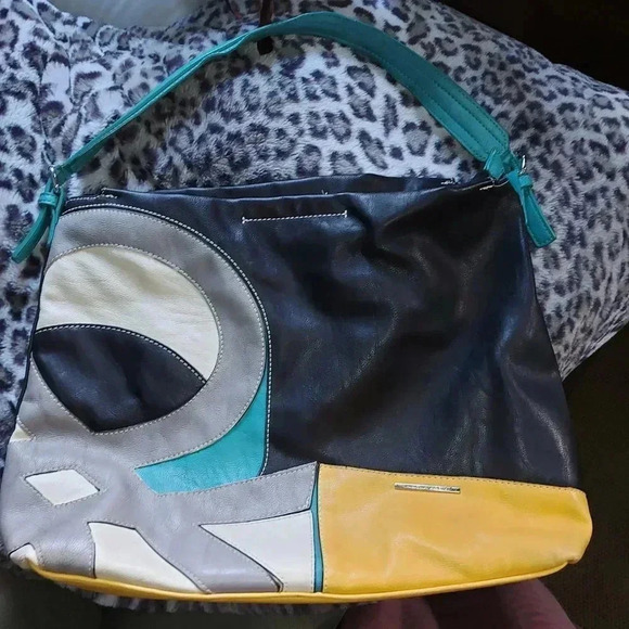 United Colors of Benetton | VINTAGE Pure 80's Slouchy Faux Leather Shoulder Bag - Picture 16 of 17